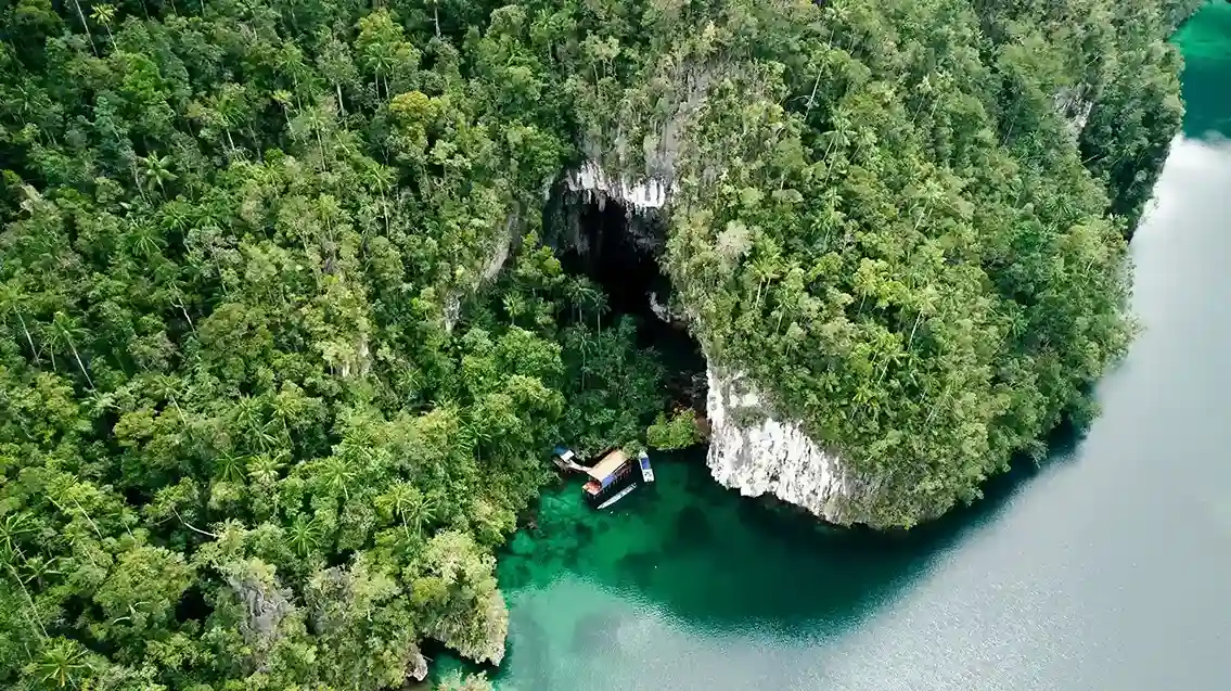 Gua Keramat — Misool Raja Ampat